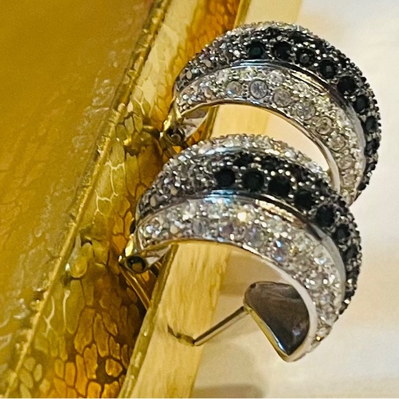 Black and clear cubic zirconia pave Demi-hoop rhodium plated pierced earrings - Picture 3 of 9